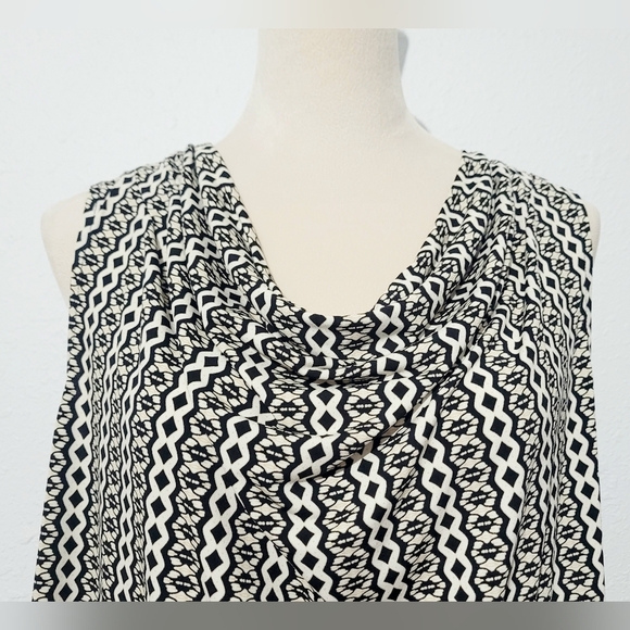 LANE BRYANT Women's Drape Neck Sleeveless Blouse Tunic Size 14/16 Lightweight - Picture 3 of 13